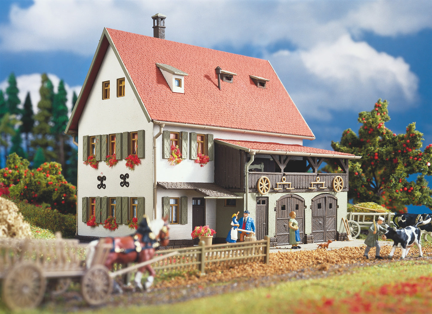 VOLLMER – 43721 – (H0 Scale) Farmhouse with barn – Requires assembly & glue / cement