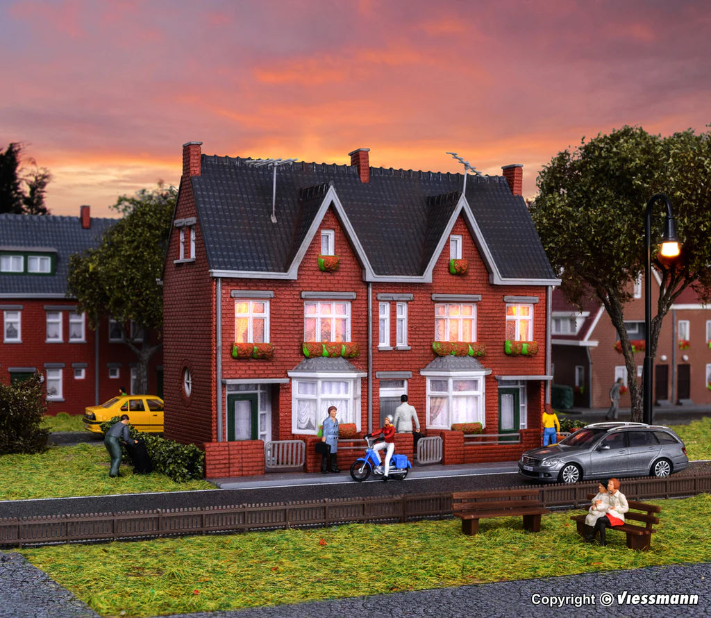 KIBRI - 38323 - HOUSE KIT – BUSSARDSTRAßE (H0 SCALE) – Requires assembly & glue / cement