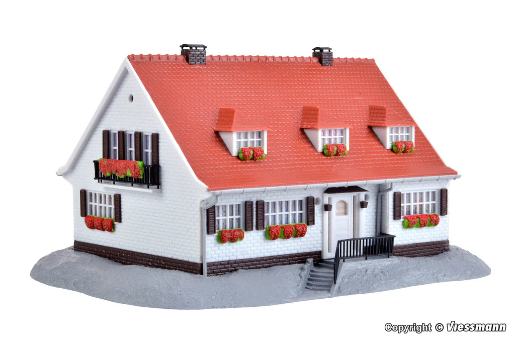KIBRI - 38332 - COUNTRY HOUSE KIT - CLOPPENBURG (H0 SCALE) – Requires assembly & glue / cement