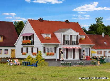 KIBRI - 38332 - COUNTRY HOUSE KIT - CLOPPENBURG (H0 SCALE) – Requires assembly & glue / cement