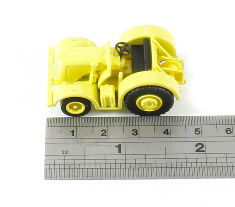 Oxford Diecast 76DBT004 David Brown Tractor in Yellow. 00 Gauge (1:76)