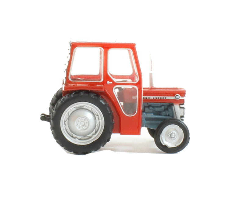 Oxford Diecast 76MF001 Massey Ferguson 135 in Red. OO Gauge (1:76 Scale)