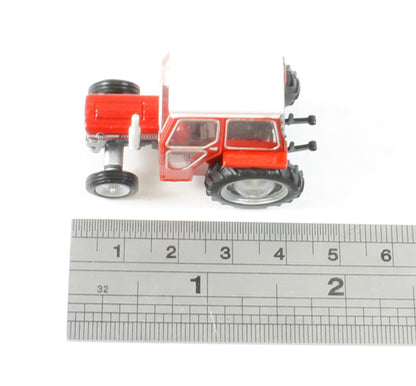 Oxford Diecast 76MF001 Massey Ferguson 135 in Red. OO Gauge (1:76 Scale)