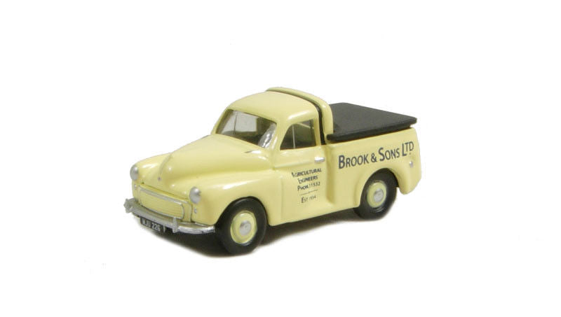 Pocketbond "Classix" EM76652 Morris Minor Pick-Up Brook & Sons Agricultural Engineers. OO Gauge (1:76 Scale)