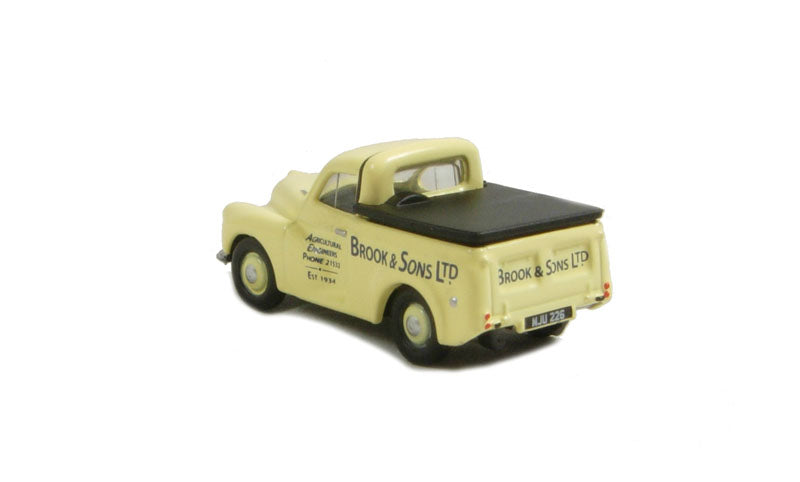 Pocketbond "Classix" EM76652 Morris Minor Pick-Up Brook & Sons Agricultural Engineers. OO Gauge (1:76 Scale)
