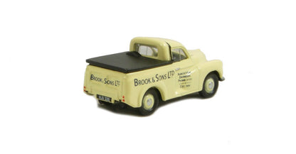 Pocketbond "Classix" EM76652 Morris Minor Pick-Up Brook & Sons Agricultural Engineers. OO Gauge (1:76 Scale)