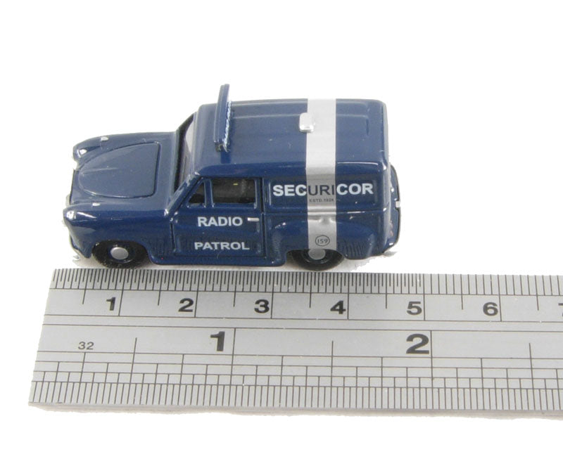 Pocketbond "Classix" EM76666 Austin A35 Van - Securicor Radio Patrol. OO Gauge (1:76 Scale)