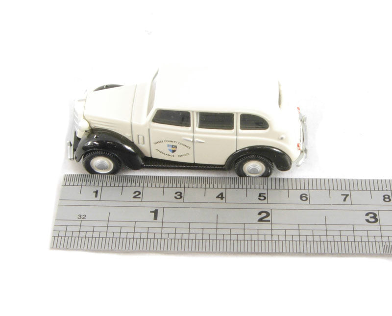 Pocketbond "Classix" EM76847 Austin FL1 "Surrey County Ambulance Service". OO Gauge (1:76 Scale)