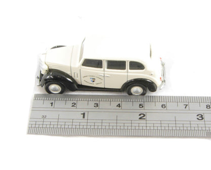 Pocketbond "Classix" EM76847 Austin FL1 "Surrey County Ambulance Service". OO Gauge (1:76 Scale)