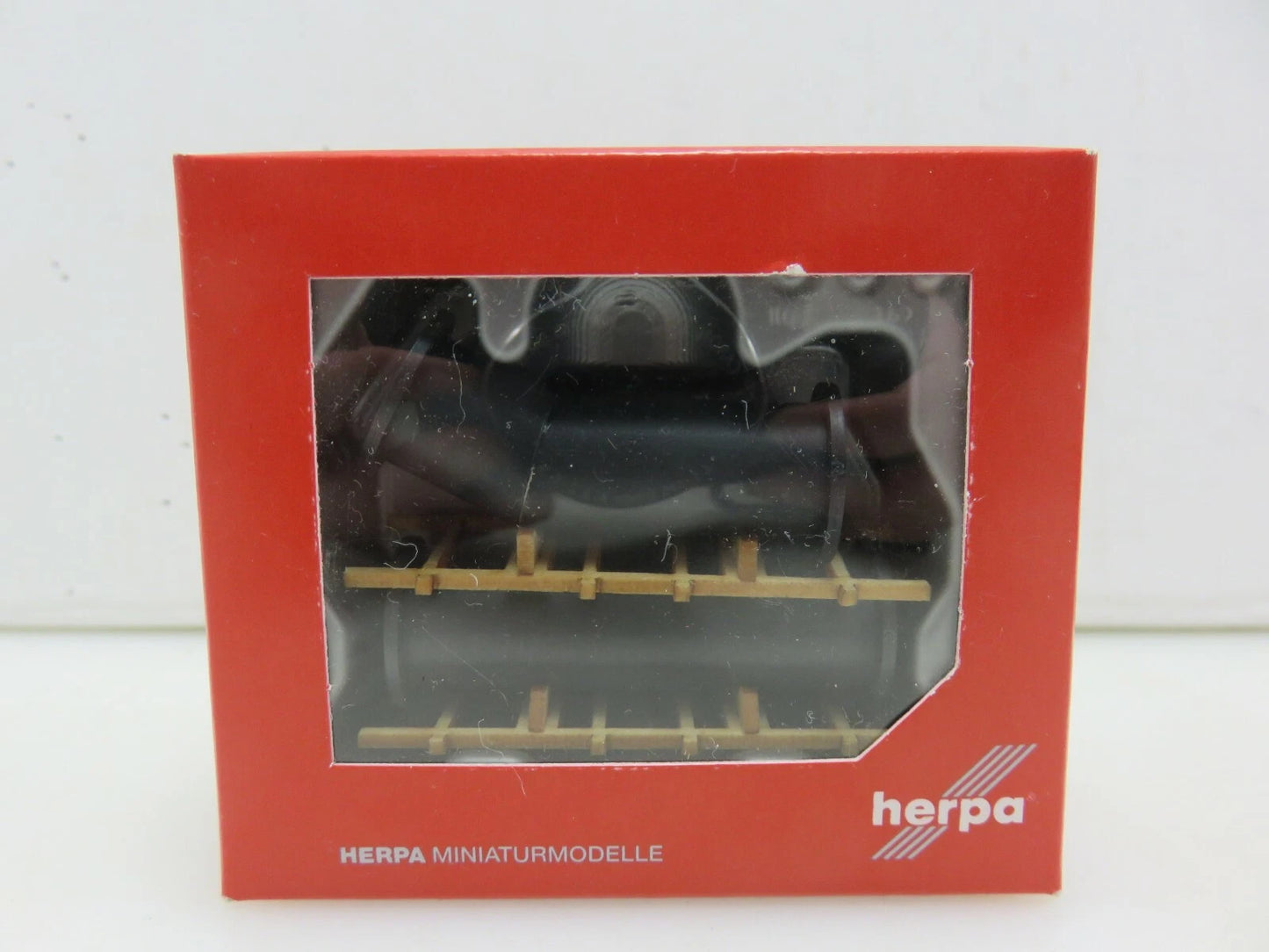 Herpa H-053624 Pipe Load on Pallet H0 Gauge (1:87 Scale)