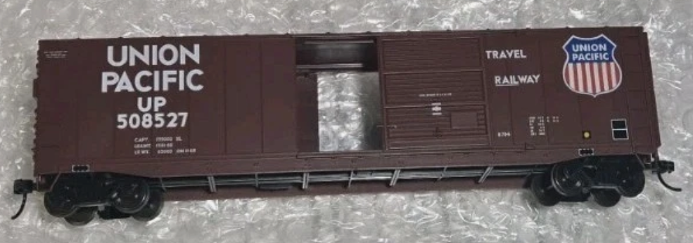 Rivarossi HR6633CTF Scale Railroad Union Pacific Box Car