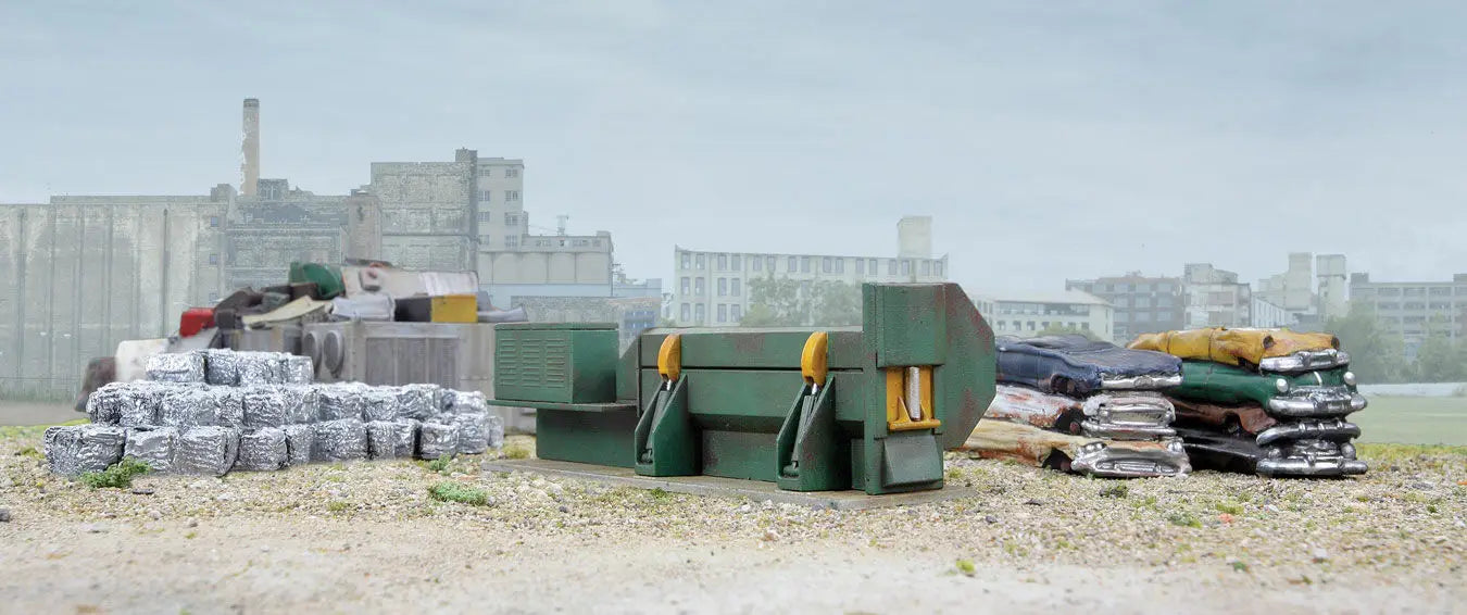 Walthers #933-3631 - Baler / Logger Kit (HO Gauge)